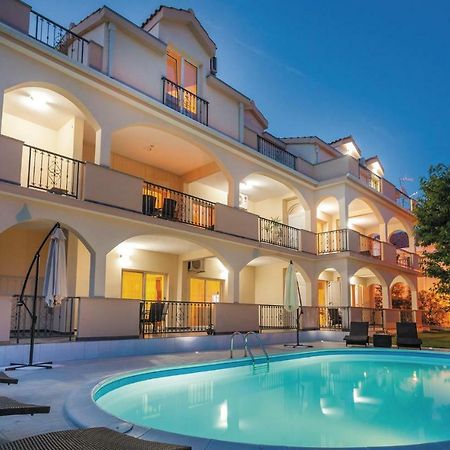 Amazing Apartment In Kastel Stafilic With Jacuzzi Kaštela Esterno foto