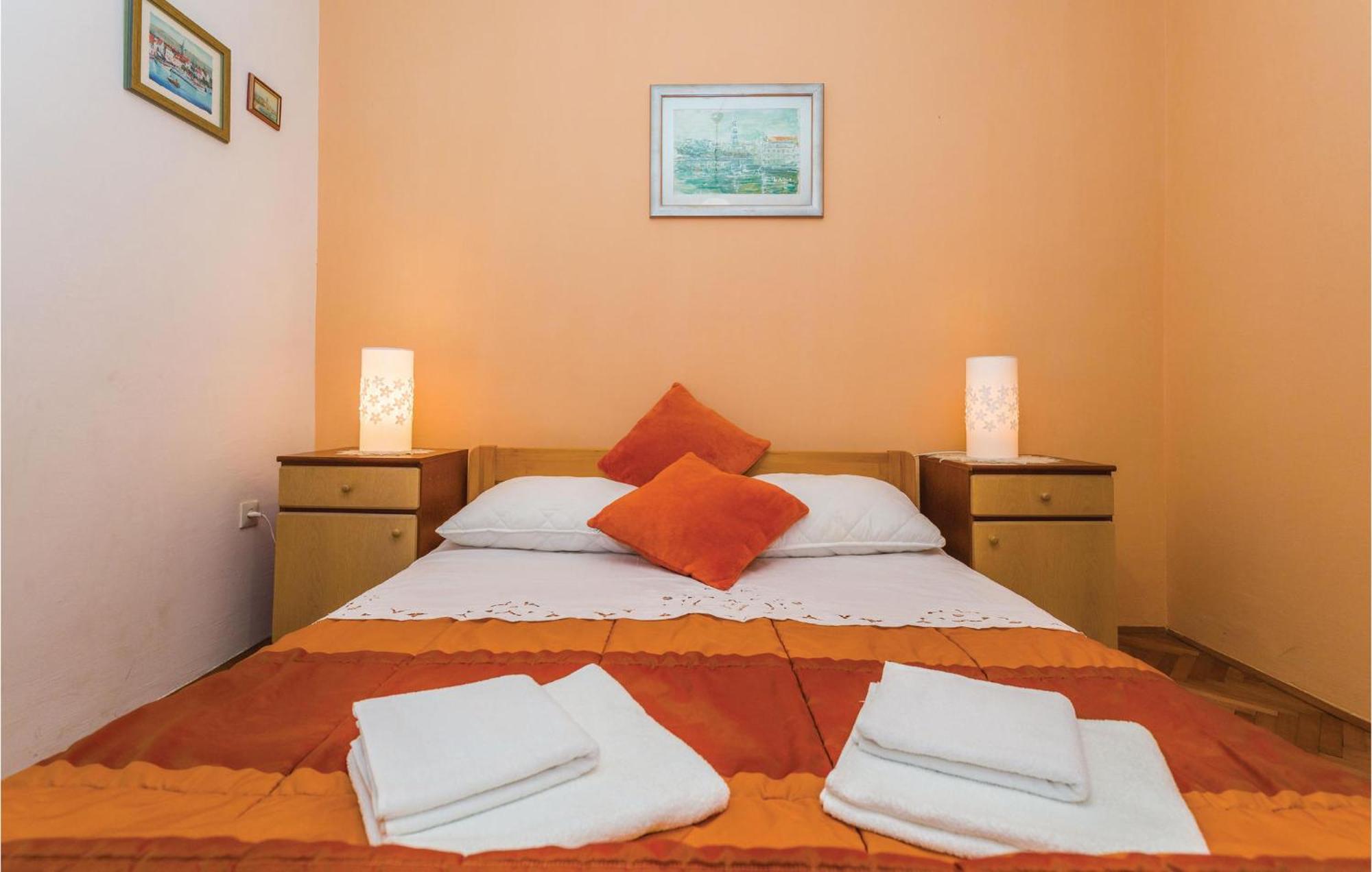 Amazing Apartment In Kastel Stafilic With Jacuzzi Kaštela Esterno foto