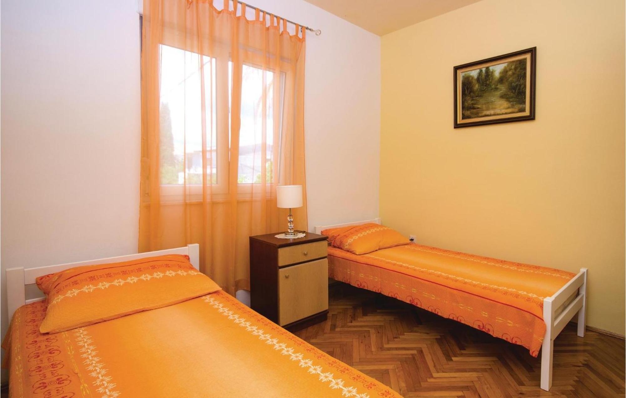 Amazing Apartment In Kastel Stafilic With Jacuzzi Kaštela Esterno foto