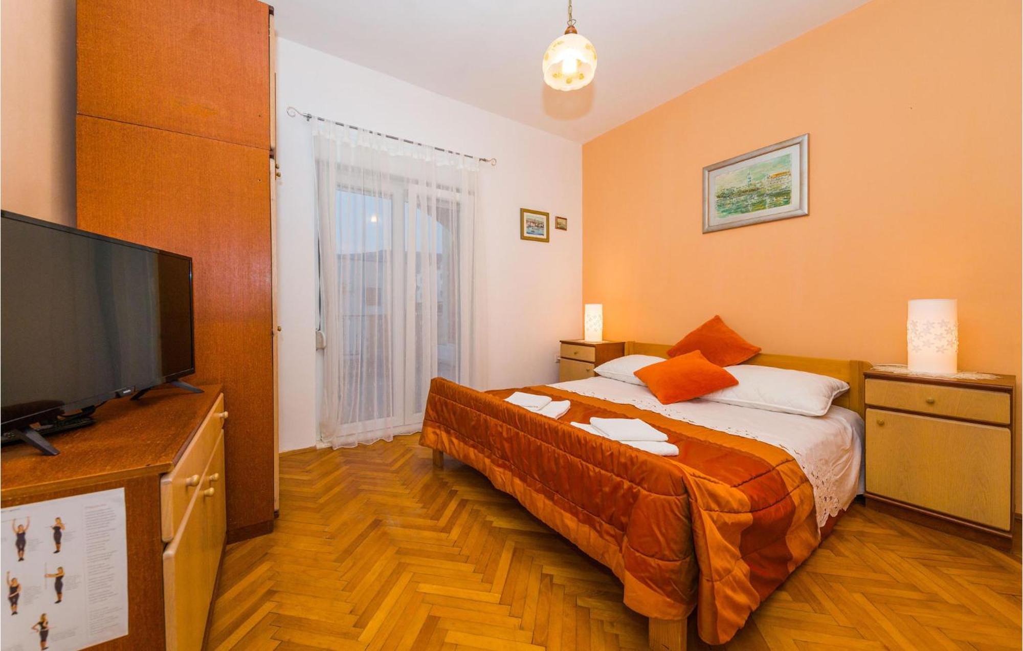 Amazing Apartment In Kastel Stafilic With Jacuzzi Kaštela Esterno foto
